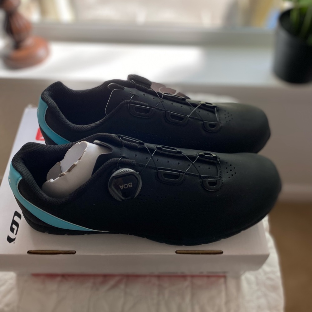 Women's Black Athletic Cycling Shoes with Teal Accent - BOA Closure - Picture 2 of 9